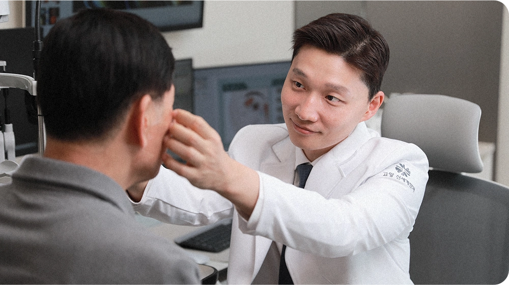 의사가 환자를 친절하게 진료하는 모습